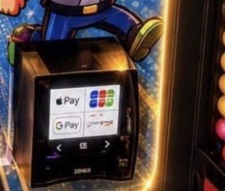 The machine's card reader showing Apple Pay and Google Pay